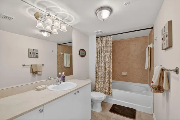 $4,000 | 600 South Dixie Highway, Unit 827, West Palm Beach, FL 33401