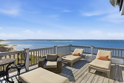 $4,750,000 | 688 Dune Road, West Hampton Dunes, NY 11978
