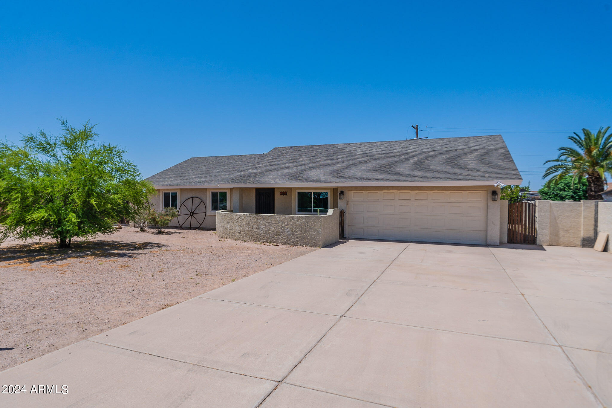 1444 South Cactus Road Apache Junction, AZ 85119 - Photo 1 of 39 Front of Home Large Driveway