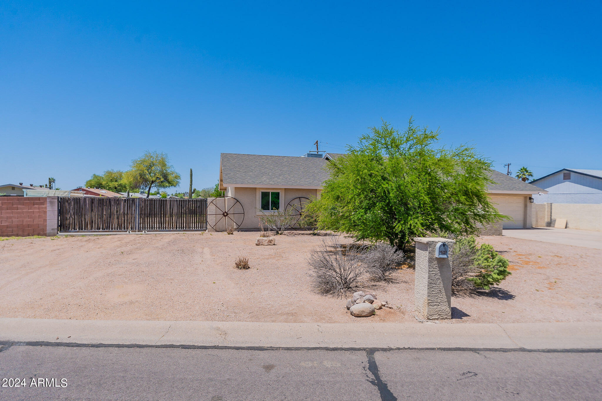 1444 South Cactus Road Apache Junction, AZ 85119 - Photo 3 of 39 Large Rv Gate & HookUps