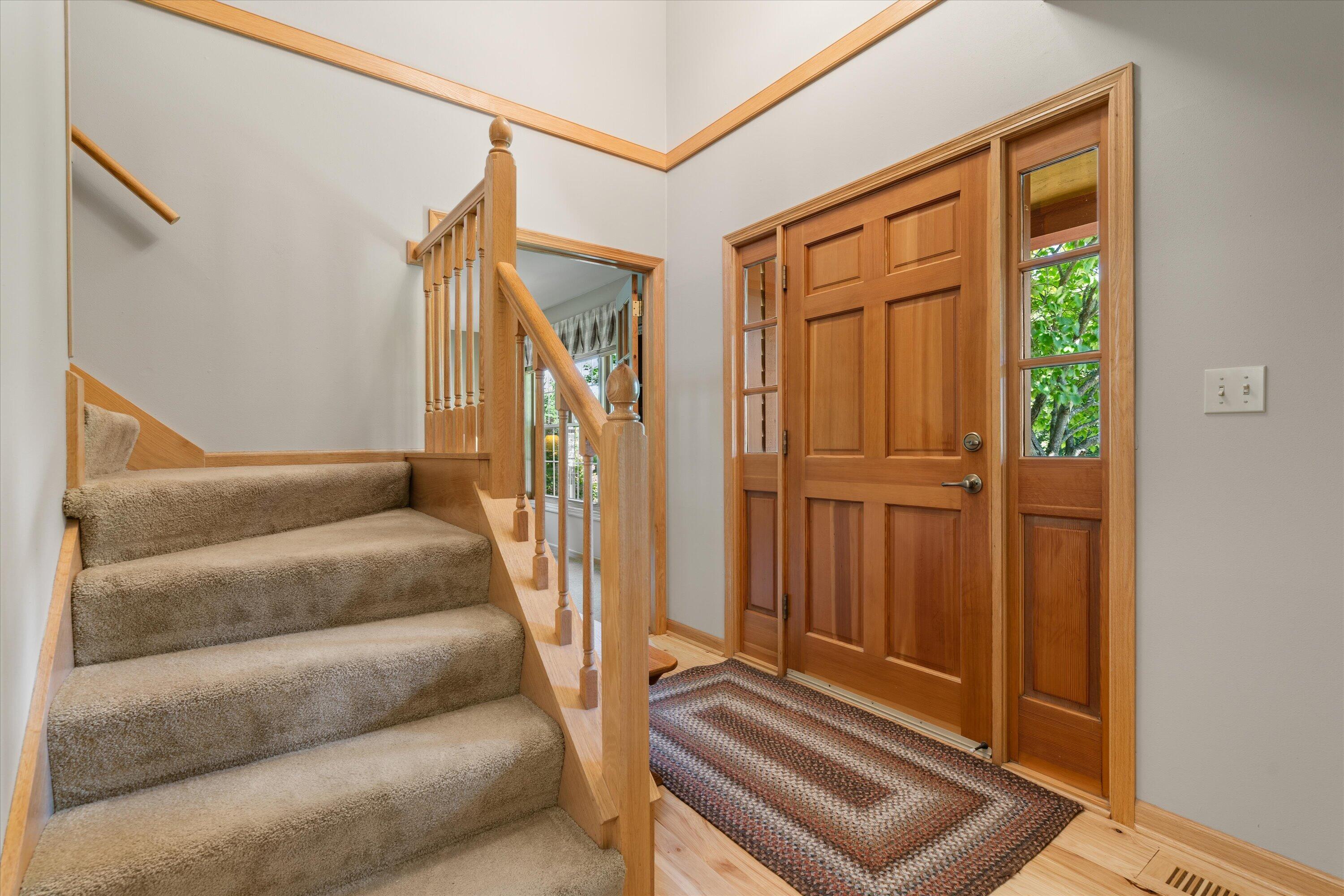 1669 Lake Shore Road Grafton, WI 53024 - Photo 8 of 70 Foyer