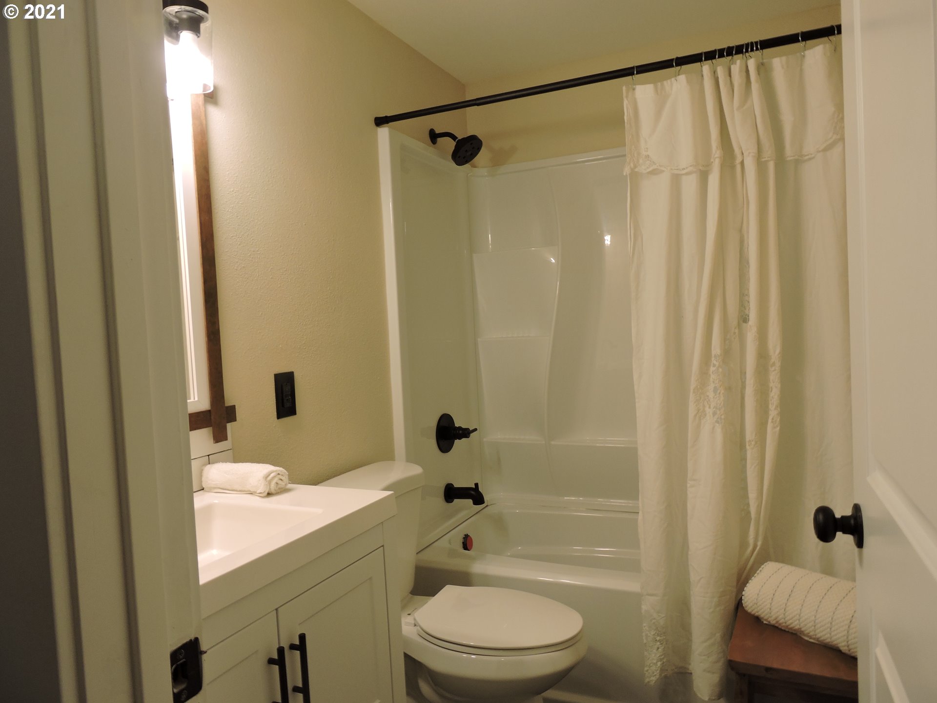 19850 Southwest Pike Street Beaverton, OR 97078 - Photo 18 of 32 Gallery Image 18