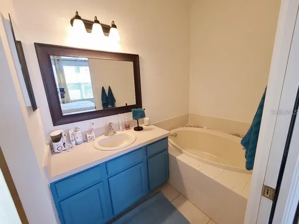 $2,150 | 3936 Yellowstone Circle, Sarasota, FL 34233
