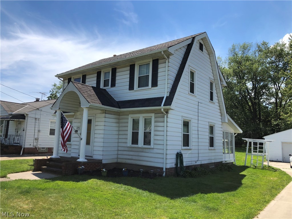 1246 Lander Road Cleveland, OH 44124 - Photo 2 of 26 STYLE: DUTCH COLONIAL
