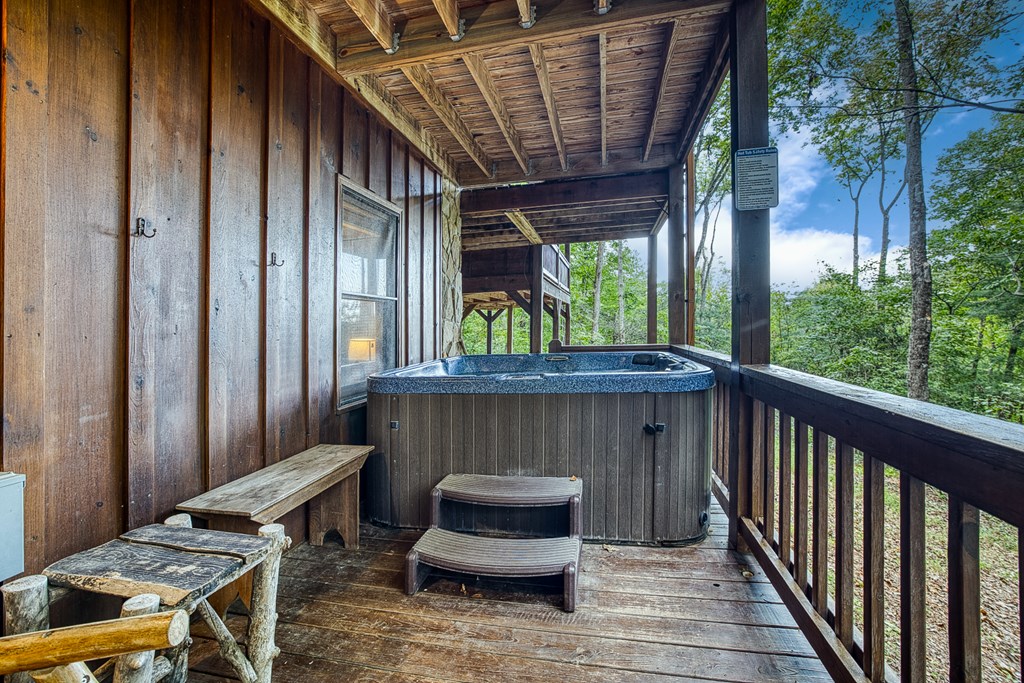 136 Overlook Road Blue Ridge, GA 30513 - Photo 36 of 36 a porch with seating space