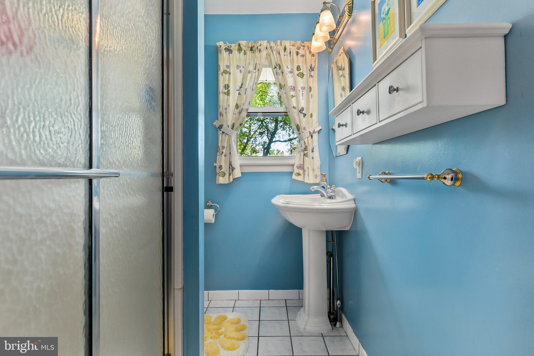 304 Sheffield Road Cherry Hill, NJ 08034 - Photo 19 of 35 Master Bath