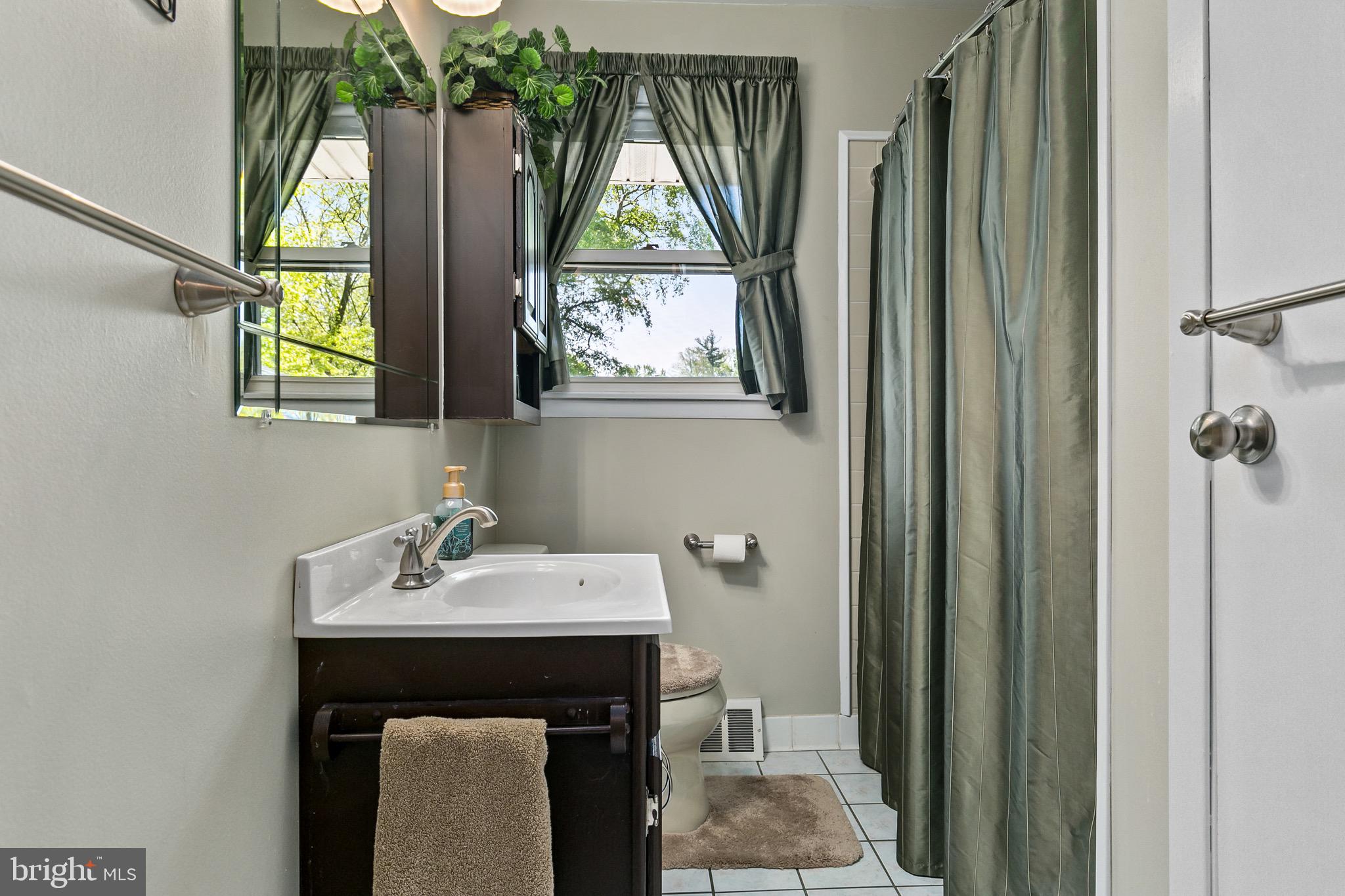 304 Sheffield Road Cherry Hill, NJ 08034 - Photo 23 of 35 Hall Bath