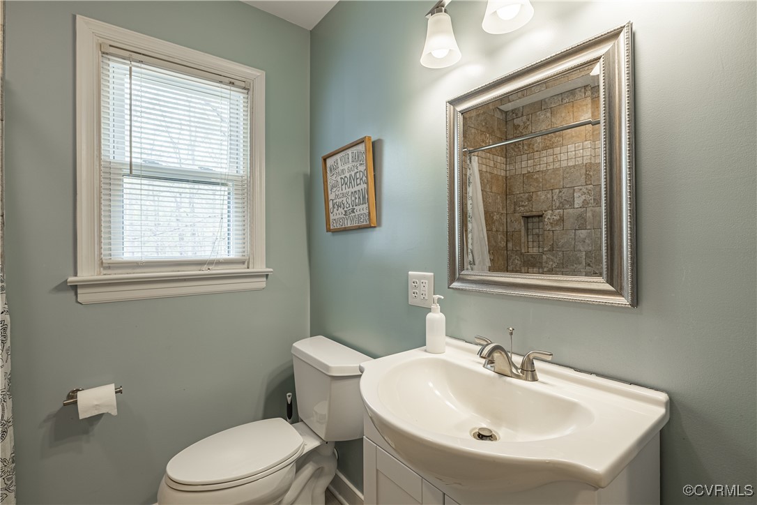 2118 Chestnut Oaks Road Powhatan, VA 23139 - Photo 35 of 41 Single Vanity