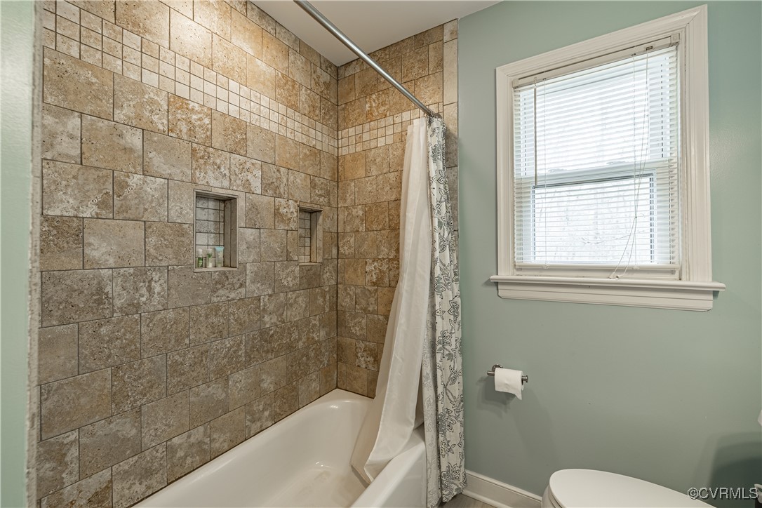 2118 Chestnut Oaks Road Powhatan, VA 23139 - Photo 36 of 41 Hall Bathroom with Tub