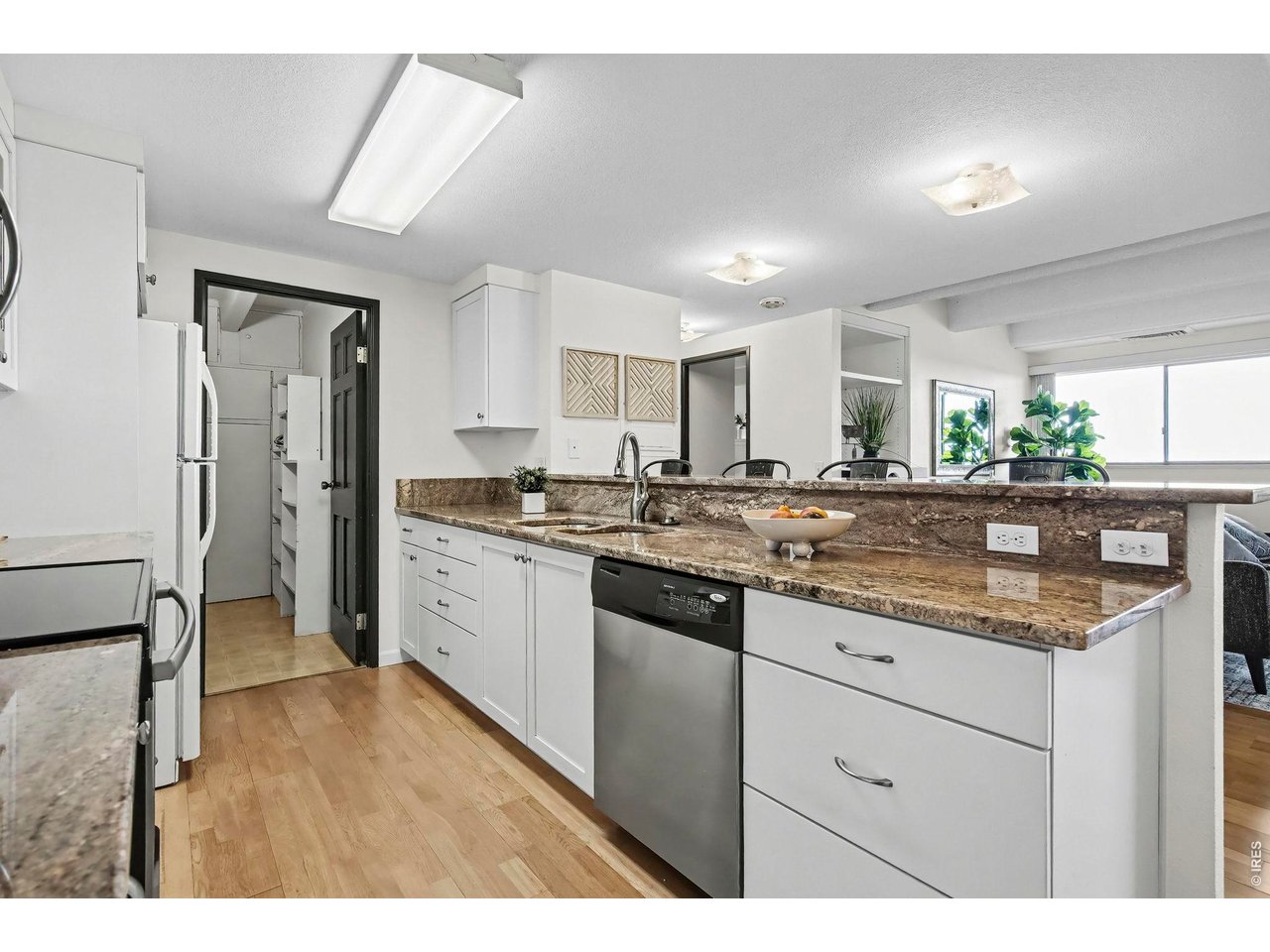 415 South Howes Street, Unit 807 Fort Collins, CO 80521 - Photo 8 of 31 Custom cabinets and granite