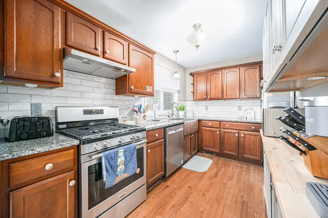 $319,900 | 512 Brooks Hollow Court, Dundee, MI 48131