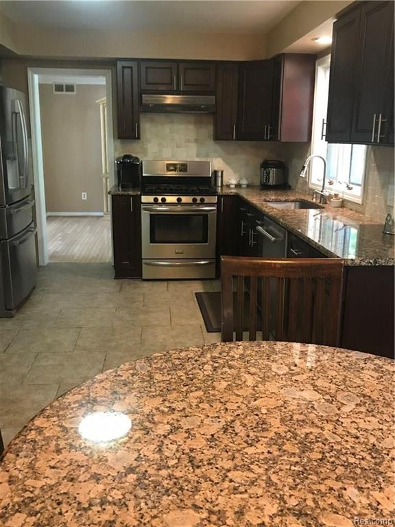 1609 Deerhurst Lane Rochester Hills, MI 48307 - Photo 13 of 38
