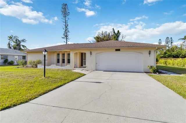 $480,000 | 2271 Pine View Circle, Sarasota, FL 34231