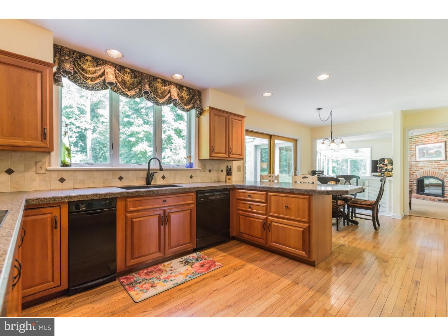 412 Round Hill Road Wayne, PA 19087 - Photo 9 of 23