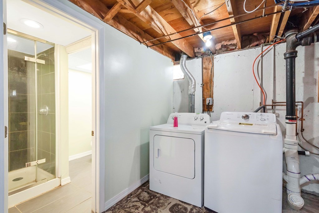 14 Scarsdale Road Springfield, MA 01129 - Photo 38 of 42 a utility room with dryer and washer
