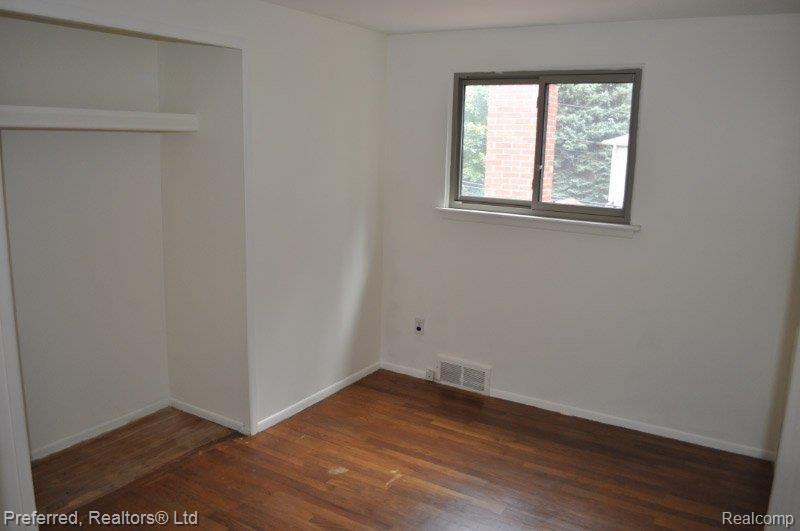 9725 Pardee Road Taylor, MI 48180 - Photo 12 of 19 Bed Room 2