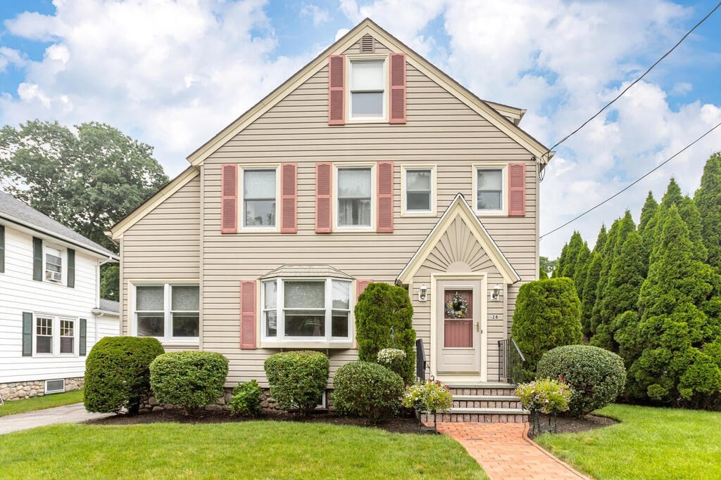 28 Daytona Road Lynn, MA 01904 - Photo 1 of 32 Gallery Image 1
