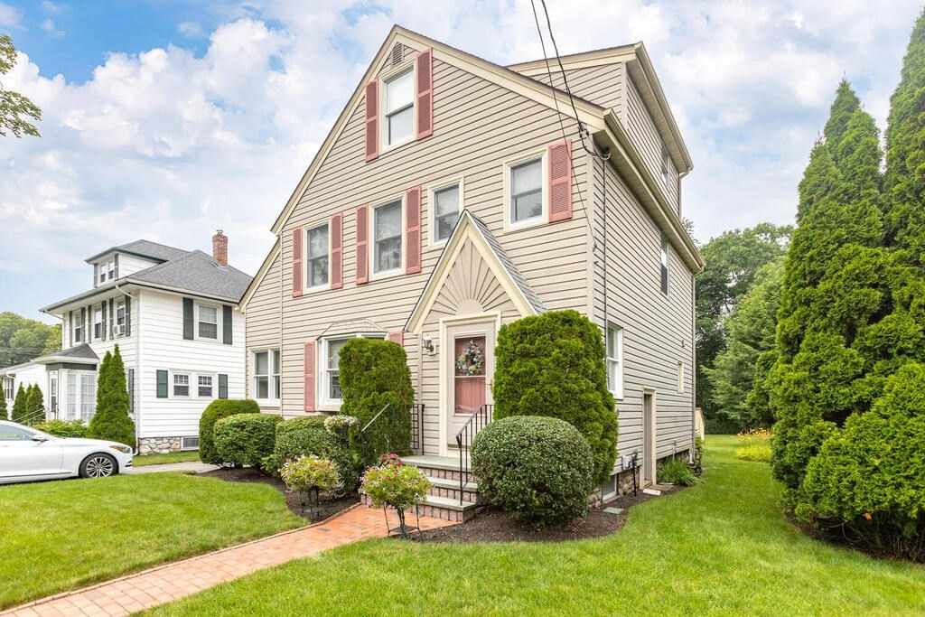 28 Daytona Road Lynn, MA 01904 - Photo 2 of 32 Gallery Image 2