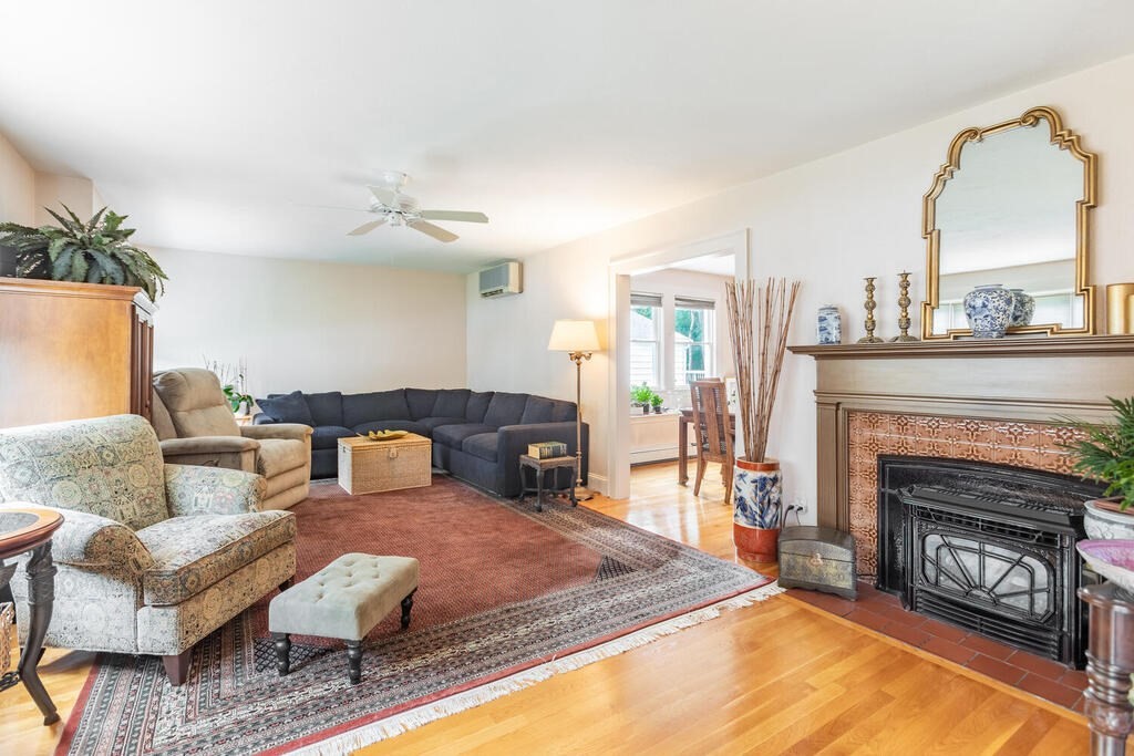 28 Daytona Road Lynn, MA 01904 - Photo 3 of 32 Gallery Image 3