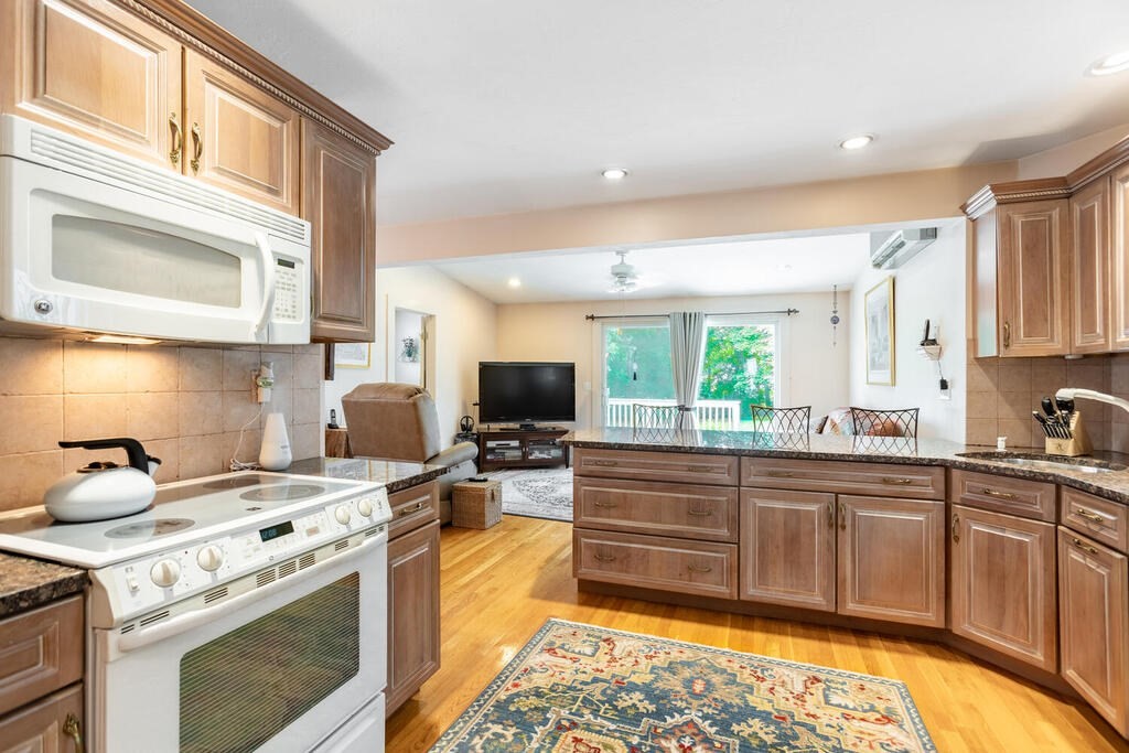 28 Daytona Road Lynn, MA 01904 - Photo 8 of 32 Gallery Image 8