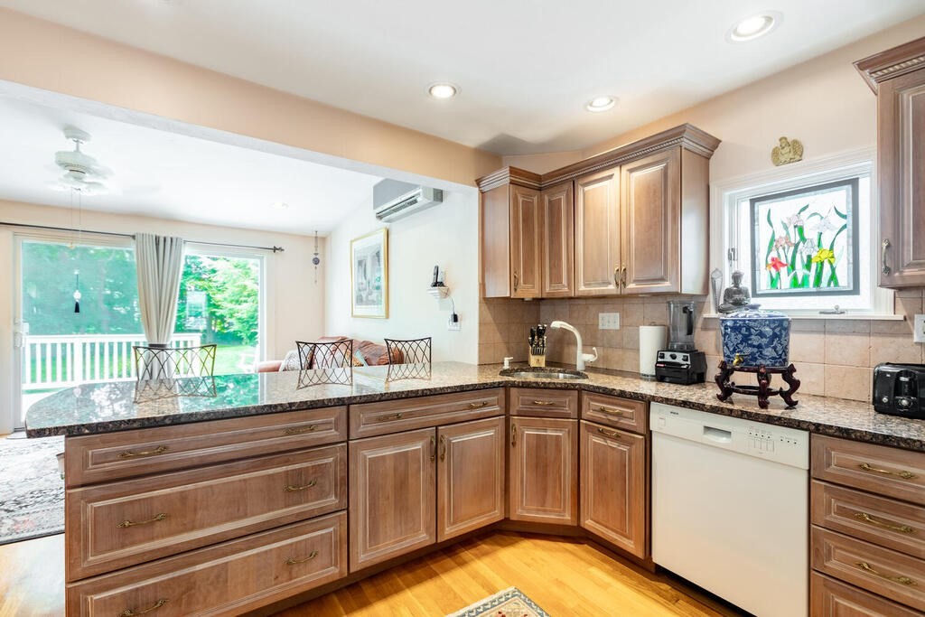 28 Daytona Road Lynn, MA 01904 - Photo 9 of 32 Gallery Image 9