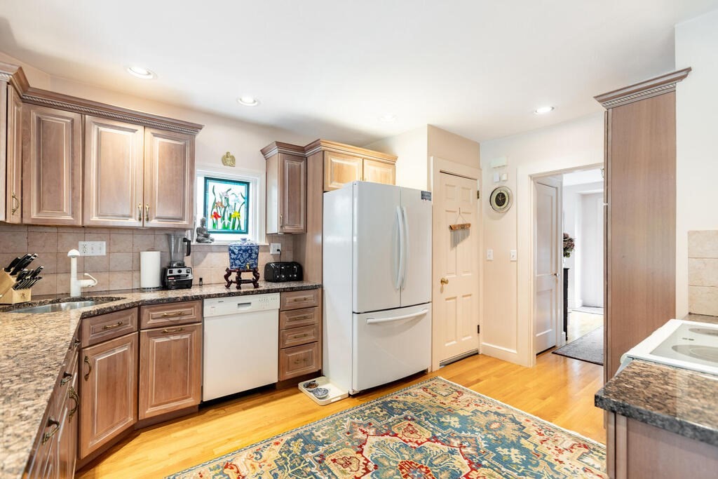 28 Daytona Road Lynn, MA 01904 - Photo 10 of 32 Gallery Image 10