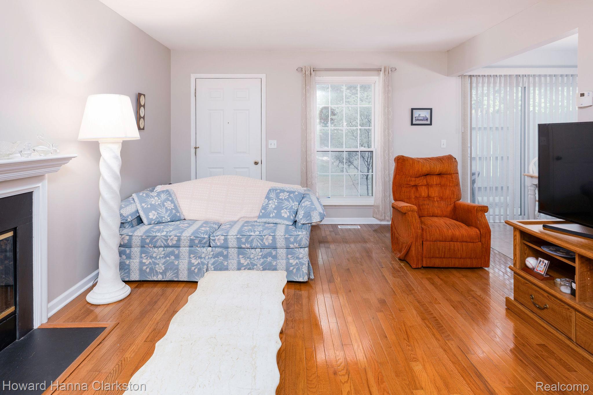 3145 Hidden Ridge Drive Waterford, MI 48328 - Photo 4 of 26 Hardwood floors new in 2018.