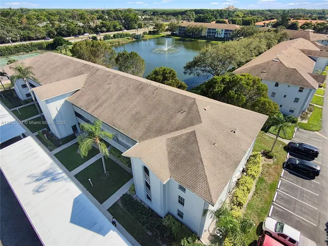 an aerial view of a house with outdoor space and lake view