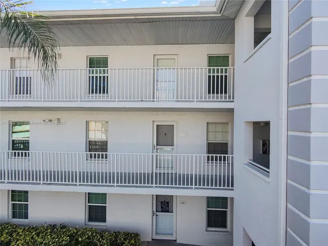 $269,999 | 9610 Victoria Lane, Unit D202, Naples, FL 34109