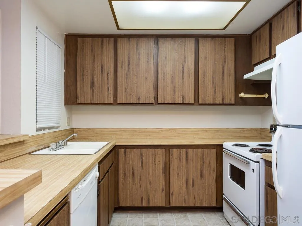 5958 Rancho Mission Road, Unit 210 San Diego, CA 92108 - Photo 5 of 16 Gallery Image 5