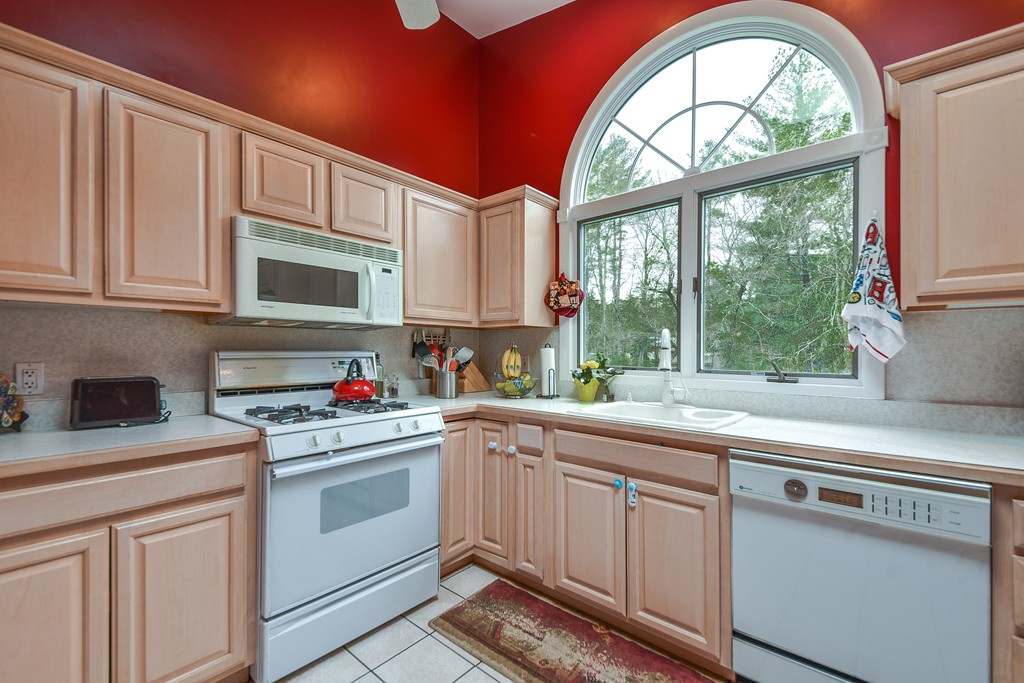 10 Merriam Road Framingham, MA 01701 - Photo 6 of 22 Gallery Image 6