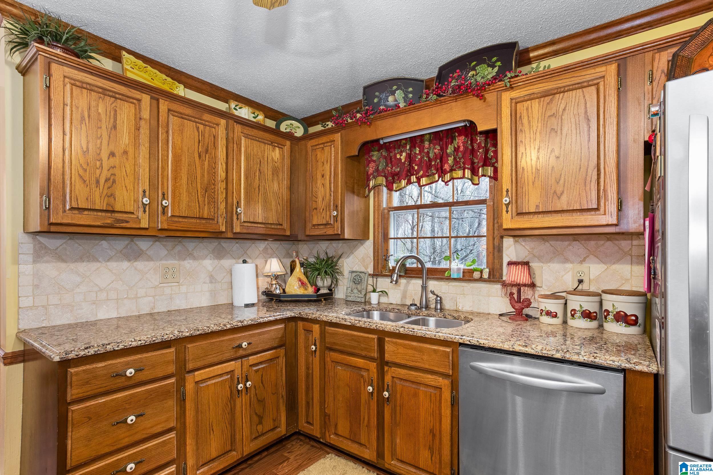 2201 Hathaway Heights Road Anniston, AL 36207 - Photo 12 of 37