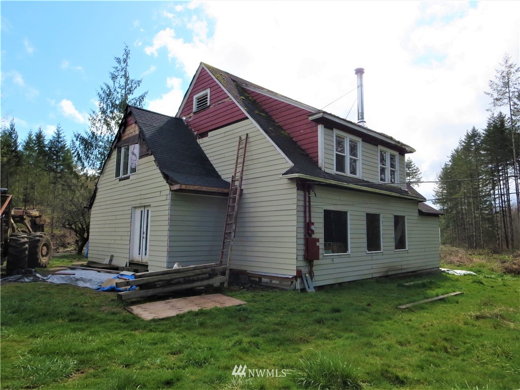250 Logan Hill Road Chehalis, WA 98532 - Photo 1 of 25 a front view of a house with a garden