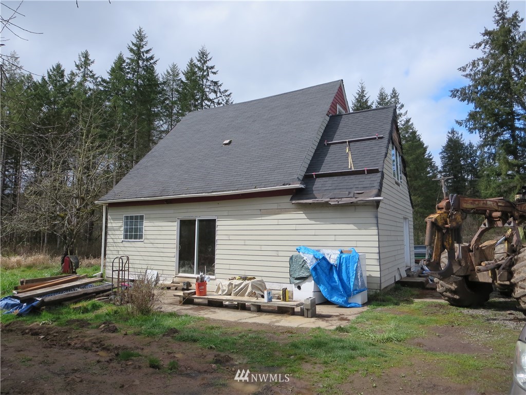 250 Logan Hill Road Chehalis, WA 98532 - Photo 20 of 25 a view of a house with backyard and sitting area