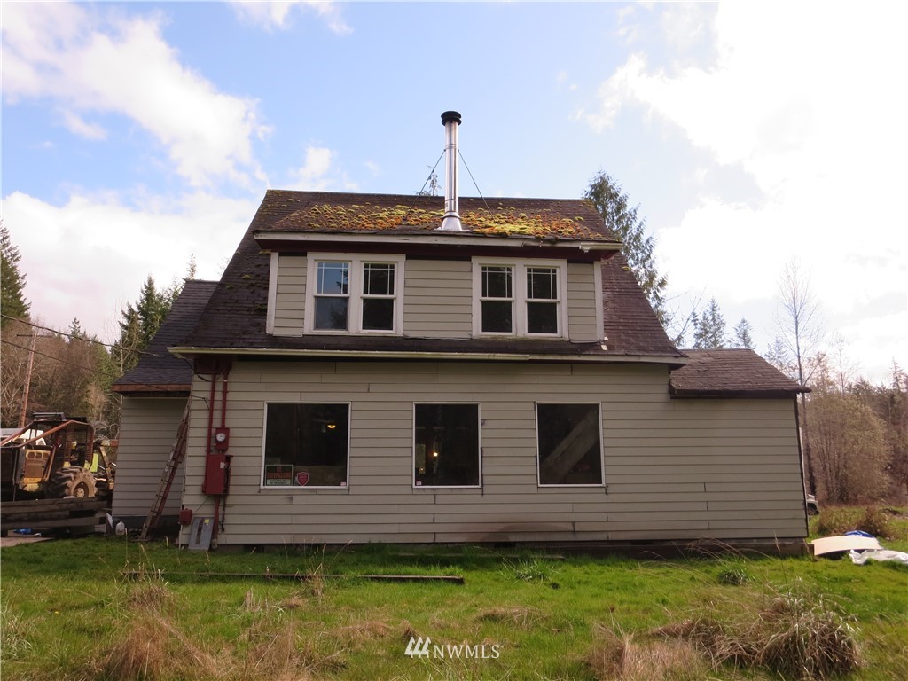 250 Logan Hill Road Chehalis, WA 98532 - Photo 3 of 25 a front view of a house with a yard