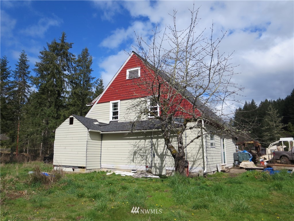 250 Logan Hill Road Chehalis, WA 98532 - Photo 5 of 25 a view of a house with a yard