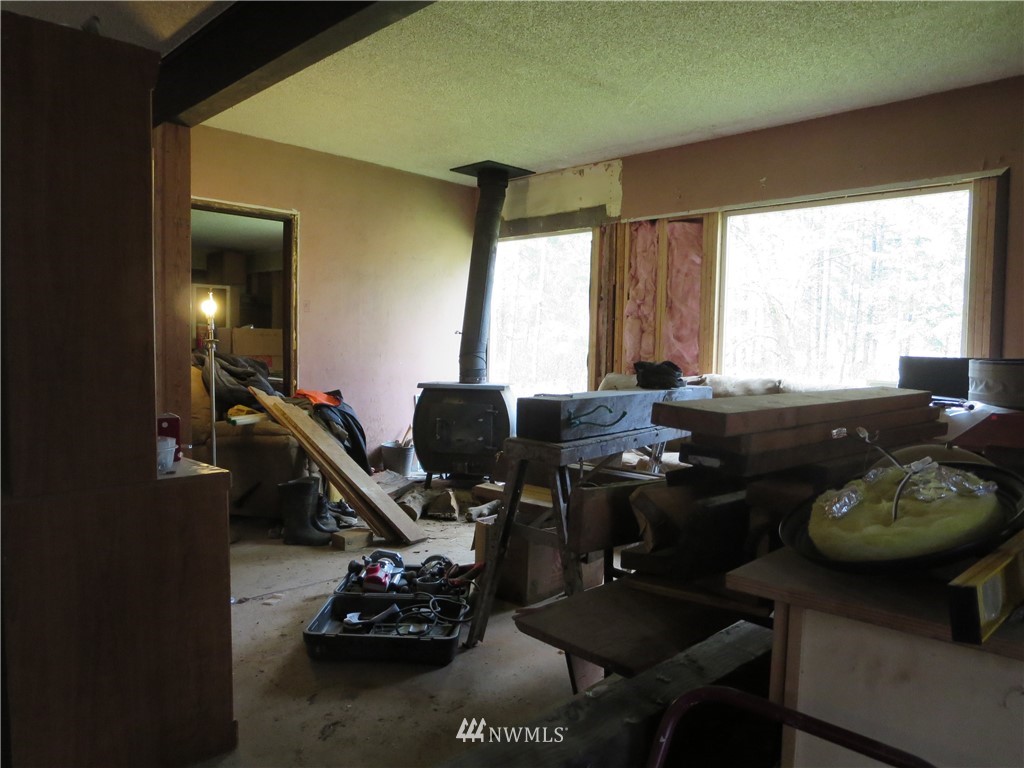 250 Logan Hill Road Chehalis, WA 98532 - Photo 8 of 25 a room with furniture and a large window