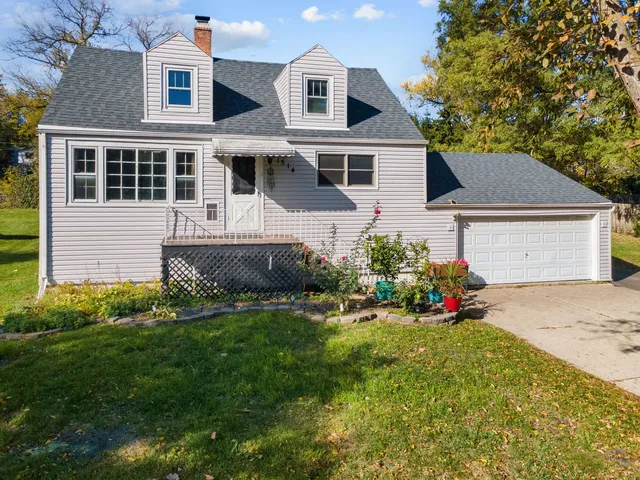 $310,000 | 1514 North Harrison Street, Algonquin, IL 60102
