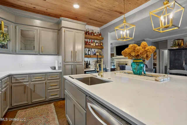 $315,000 | 819 West Deerfield Drive, Canton, MS 39046