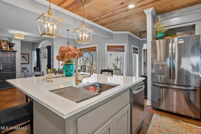 $315,000 | 819 West Deerfield Drive, Canton, MS 39046