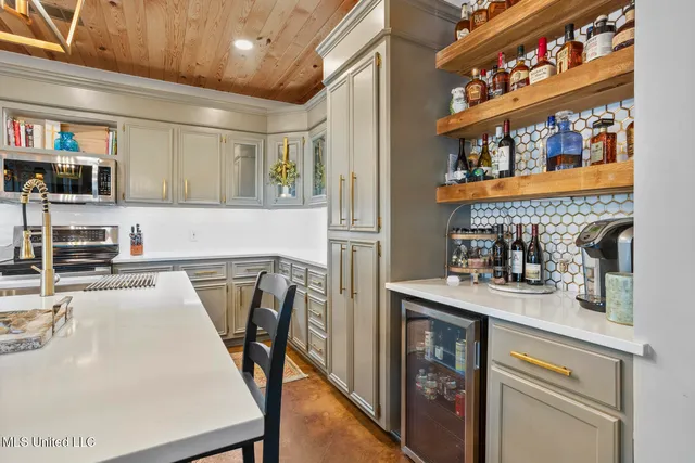 $315,000 | 819 West Deerfield Drive, Canton, MS 39046