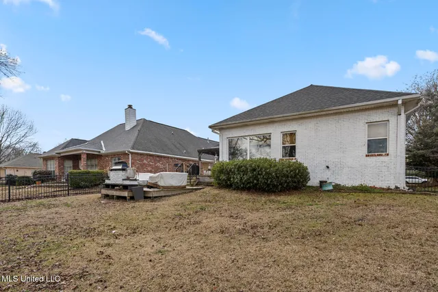 $315,000 | 819 West Deerfield Drive, Canton, MS 39046