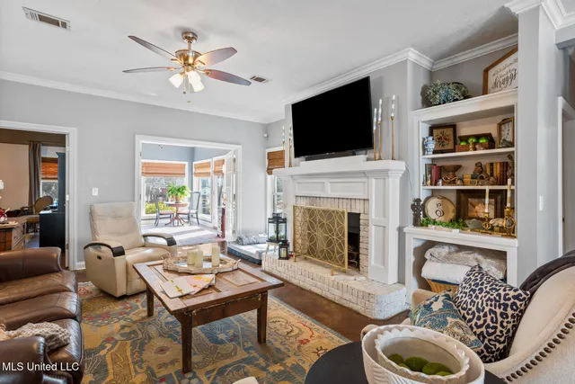 $315,000 | 819 West Deerfield Drive, Canton, MS 39046