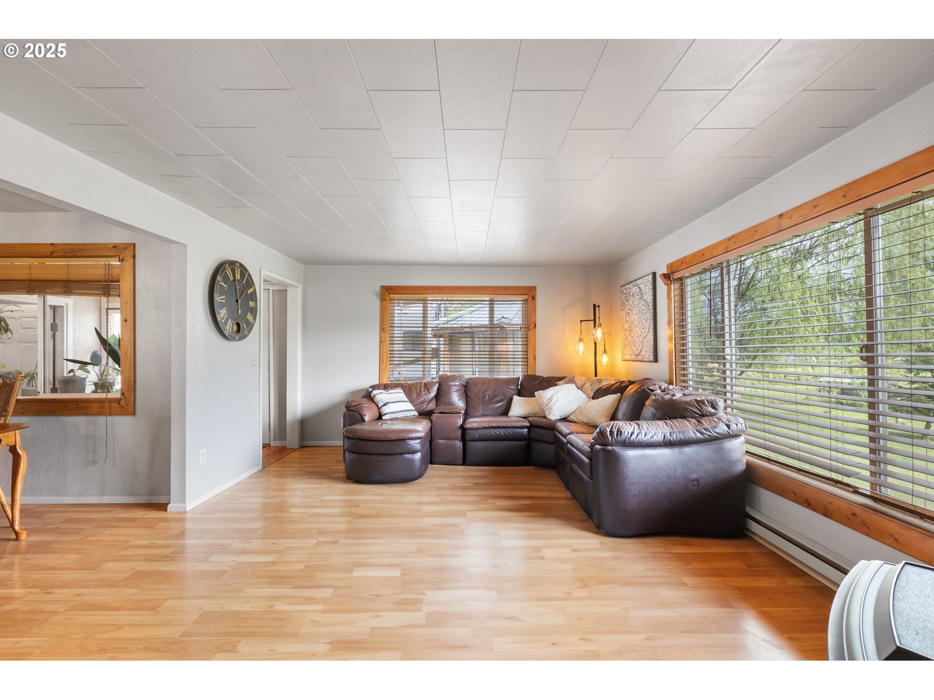 1175 Northside Road Sutherlin, OR 97479 - Photo 7 of 48 Living Room