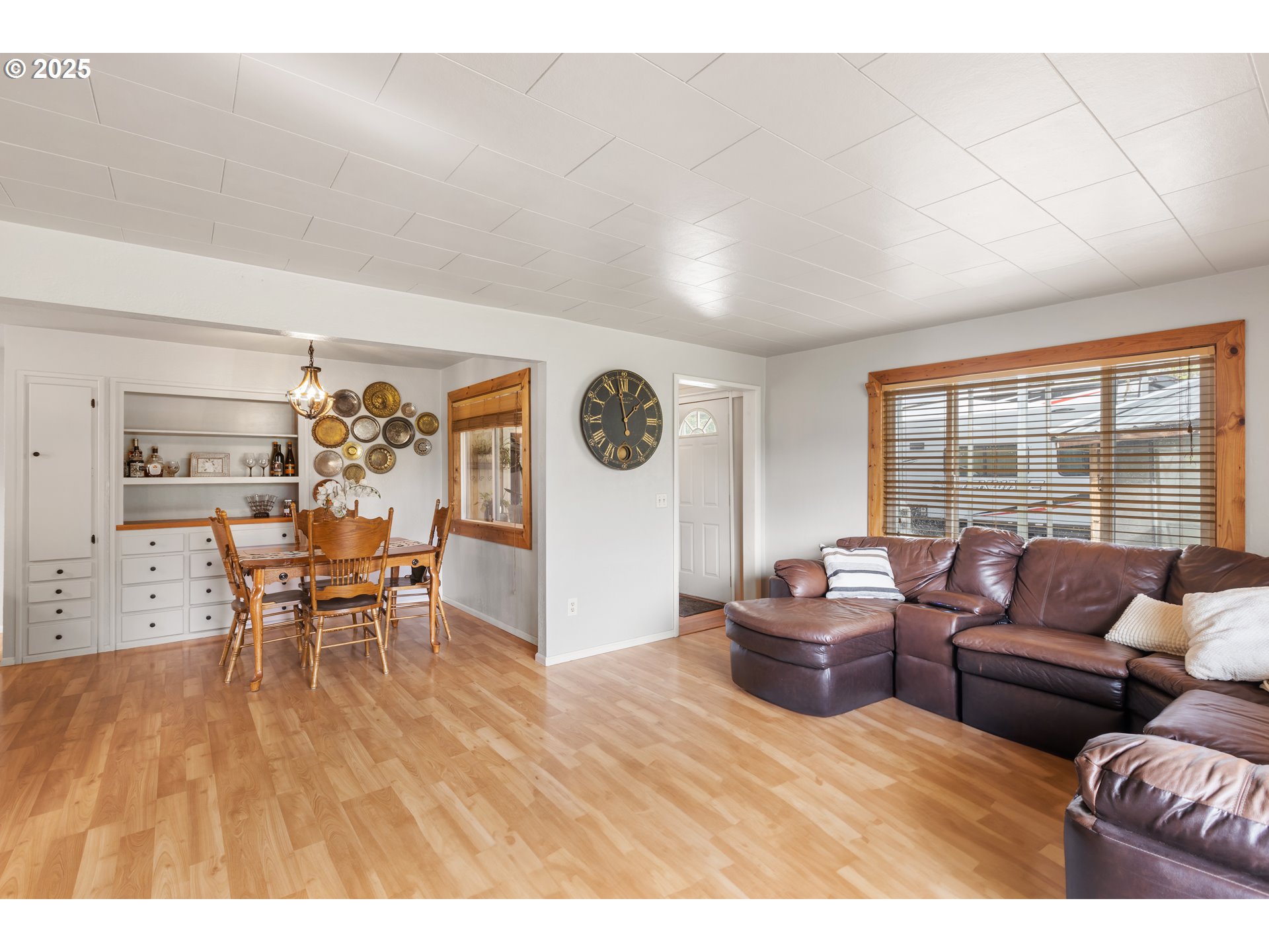 1175 Northside Road Sutherlin, OR 97479 - Photo 9 of 48 Living Room