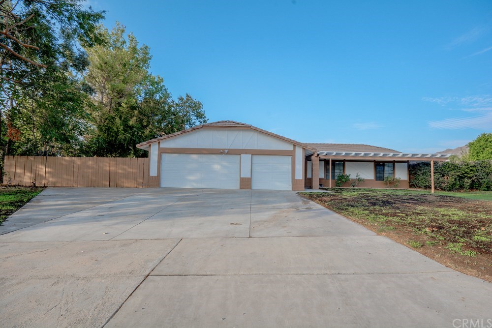 159 Goldfinch Lane Riverside, CA 92507 - Photo 1 of 1