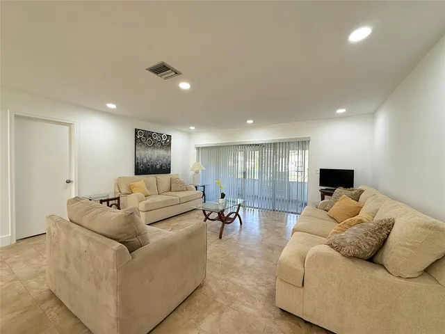 $2,600 | 5093 Privet Place, Unit A, Delray Beach, FL 33484