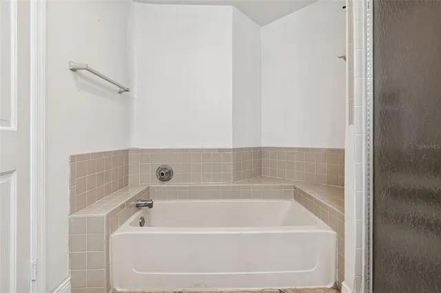 $275,000 | 2210 Coach House Boulevard, Unit 406, Orlando, FL 32812