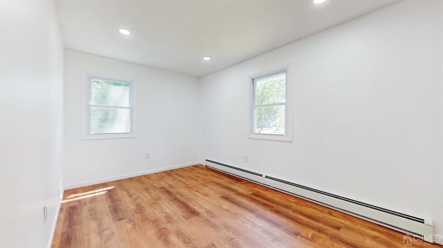 73 Warrenville Road Middlesex, NJ 08846 - Photo 12 of 28