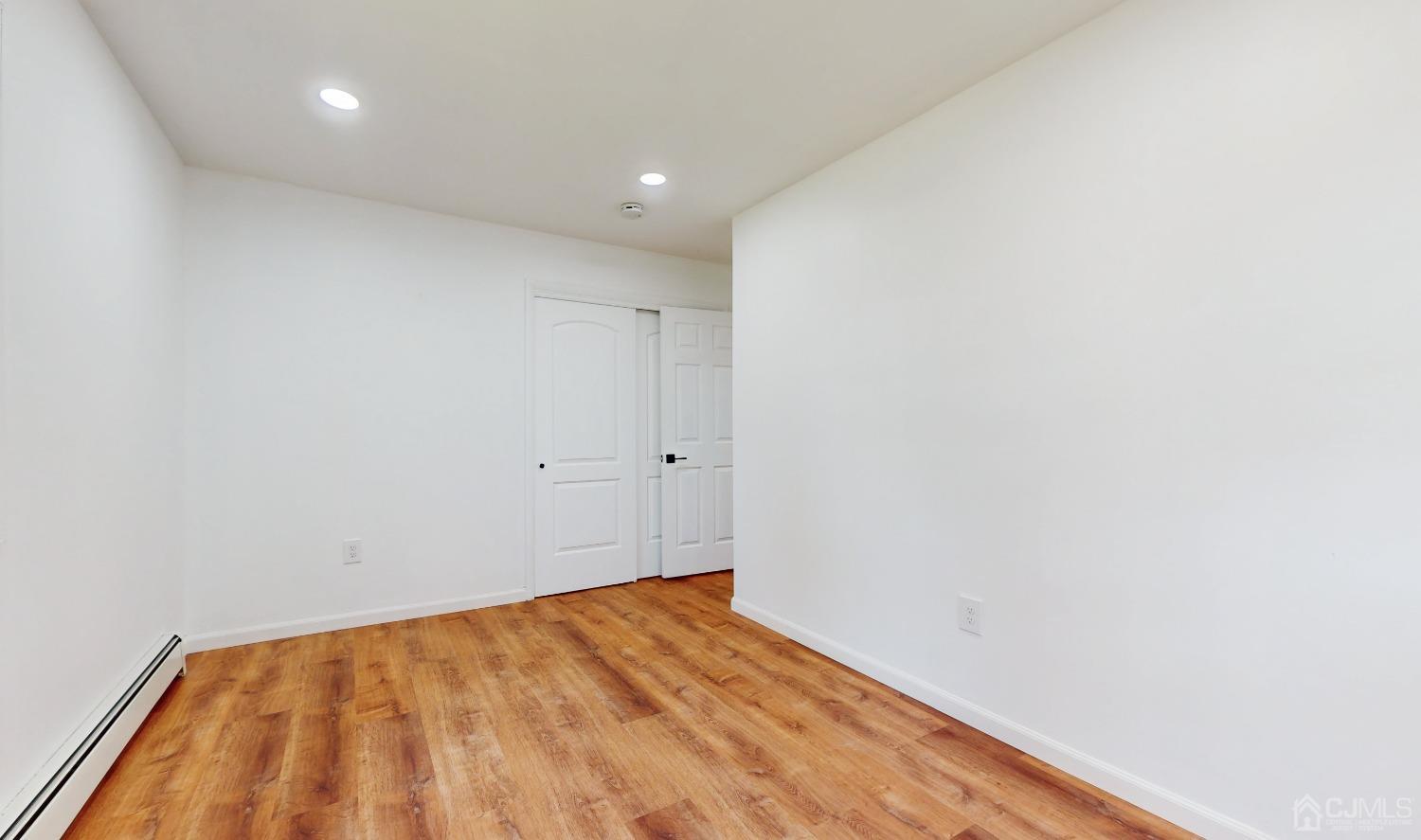 73 Warrenville Road Middlesex, NJ 08846 - Photo 13 of 28